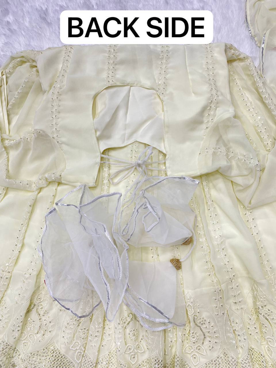 Cream Colour  Anarkali suit 3 pair  LUNCHING NEW ĐĚSIGNER PARTY WEAR LOOK NEW  COLOURS