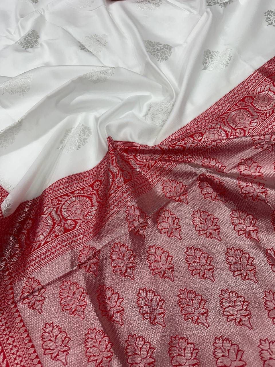Banarasi Soft Silk Saree  with beautiful Zari work in form of traditional motifs.