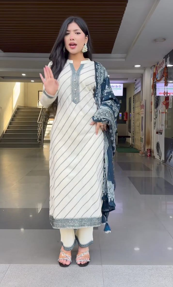 Peach Kurti 3 pair Set you've described seems to be a party wear outfit made from Maslin fabric with digital prints Maslin Duptta.