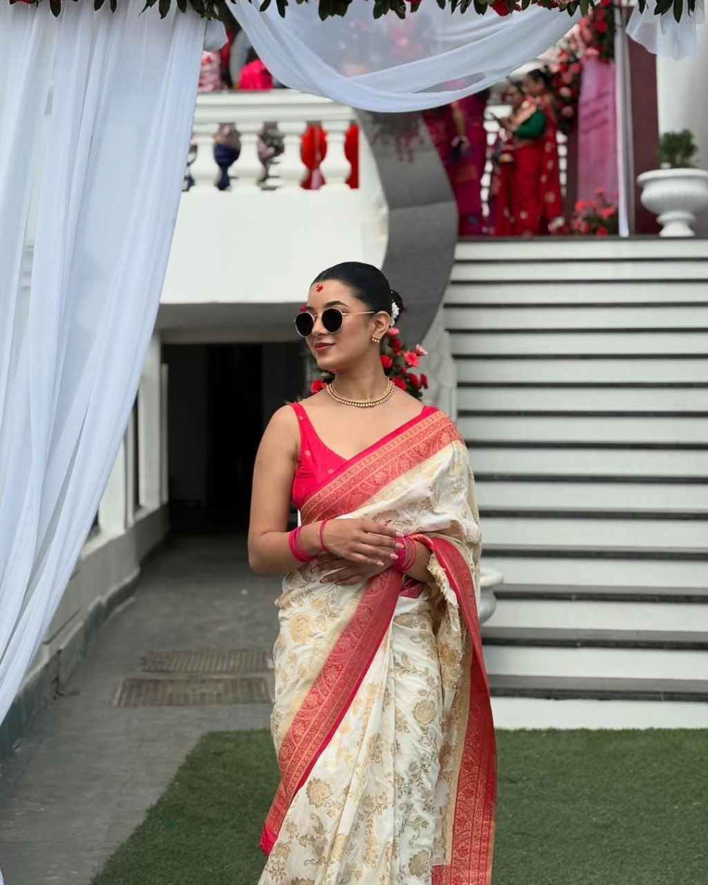 This beautiful saree is elegantly decorated with gorgeous Solid Jacquard weave that gives a perfect look to the outfit.