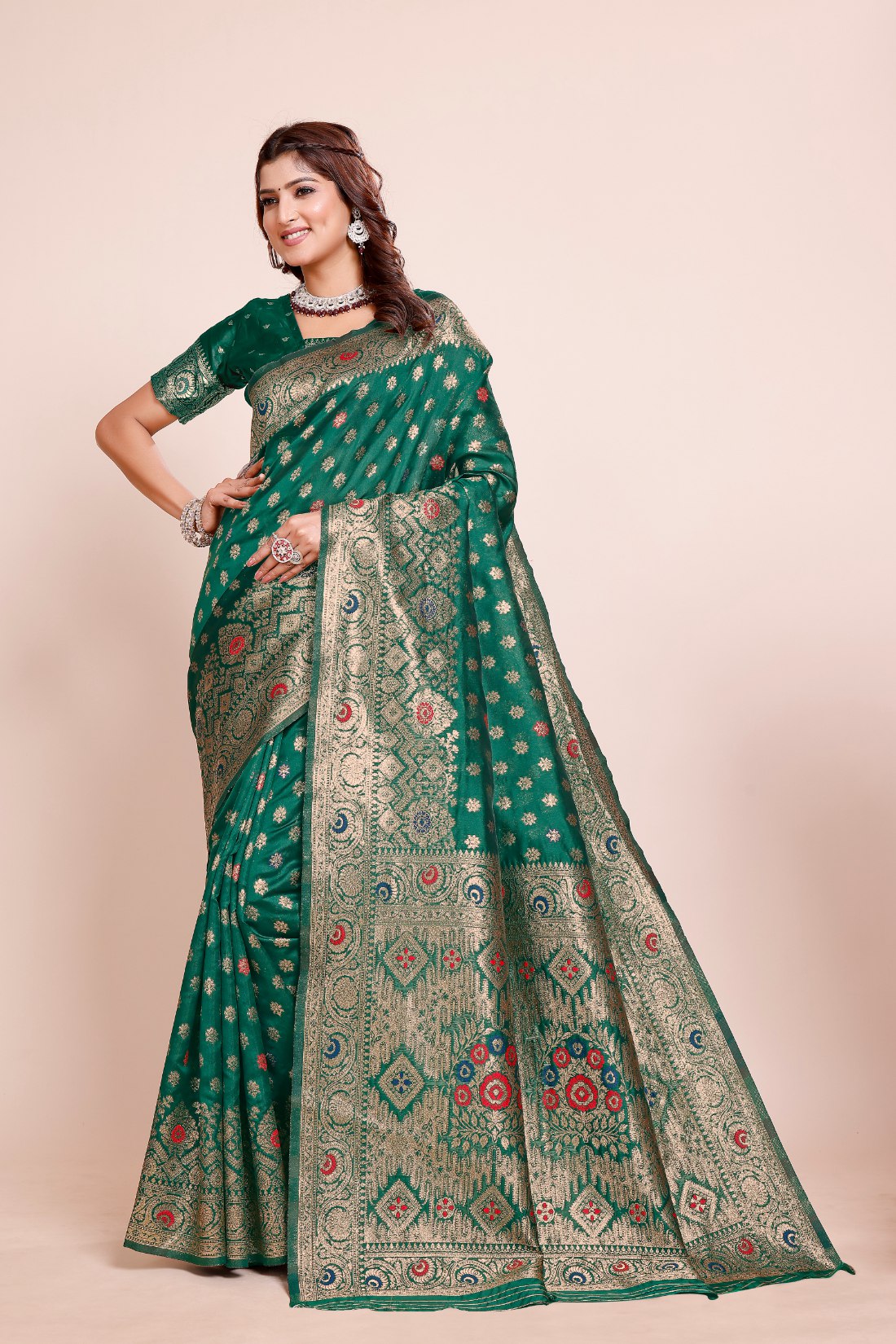 Elegant Zari Butta Weaving with Royal Pallu , Banarasi Silk Saree