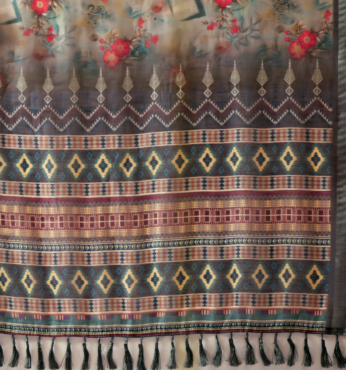 Premium Linen Cotton Saree with Elegant Digital Floral & Royal Ethnic Print & Classic Contrast Patola Style Border