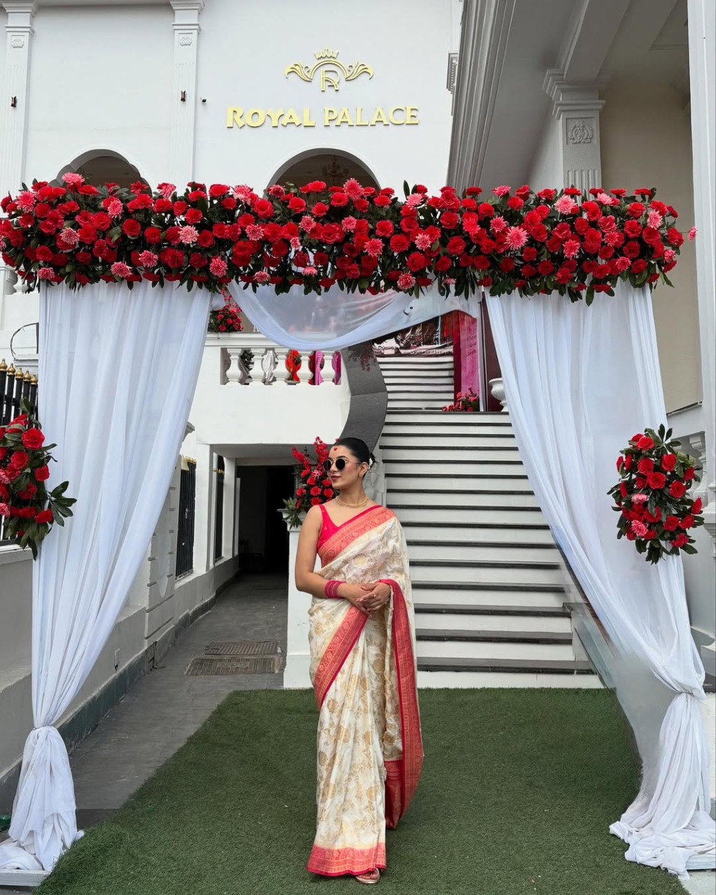 This beautiful saree is elegantly decorated with gorgeous Solid Jacquard weave that gives a perfect look to the outfit.