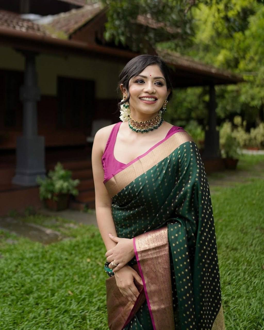 Lovely Women's Silk Printed Saree With Blouse Piece