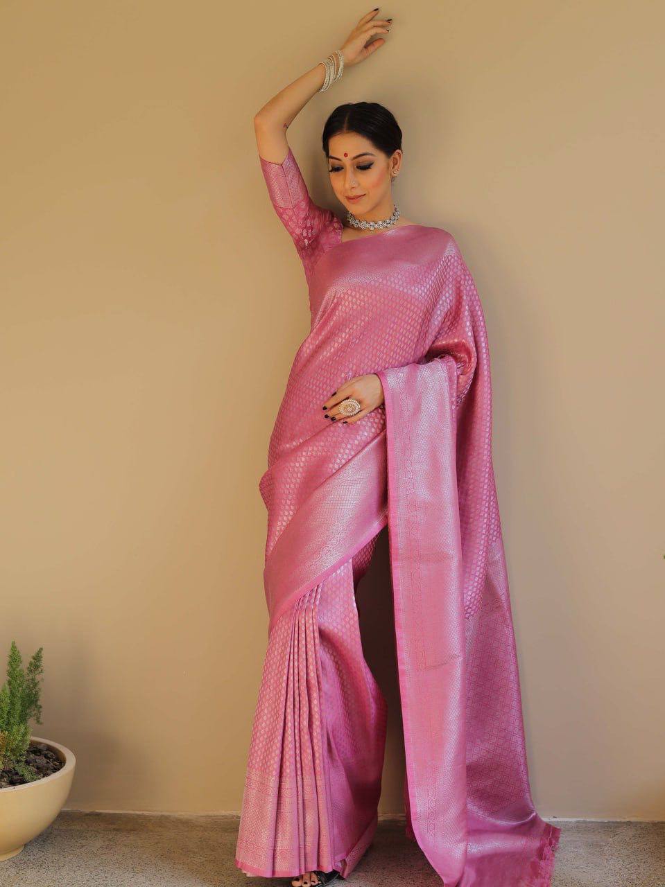 Voguish Women's Silk Printed Saree With Blouse Piece