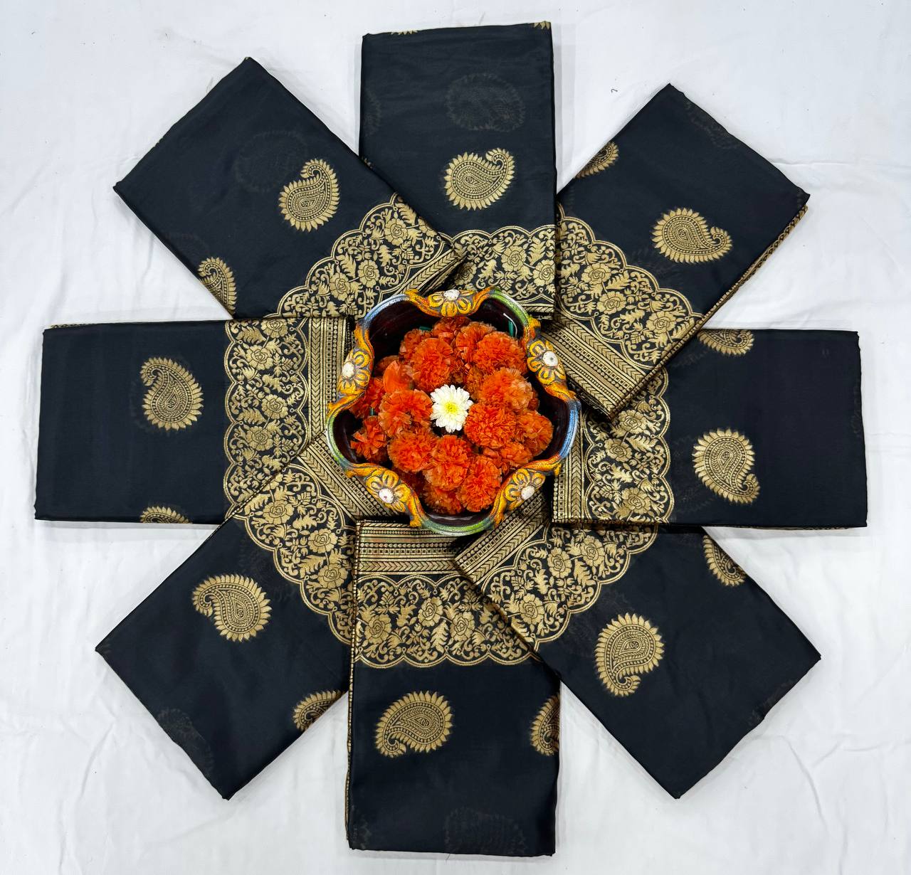 Black Soft Silk Saree With Ravishing Blouse Piece