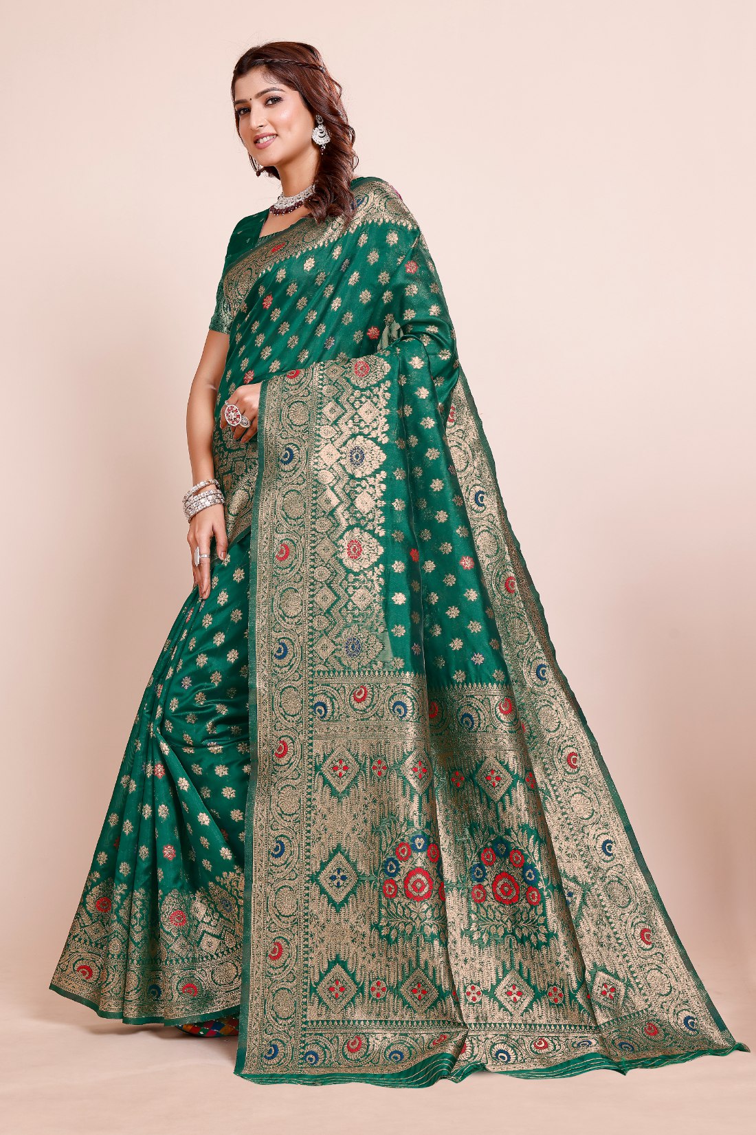 Elegant Zari Butta Weaving with Royal Pallu , Banarasi Silk Saree
