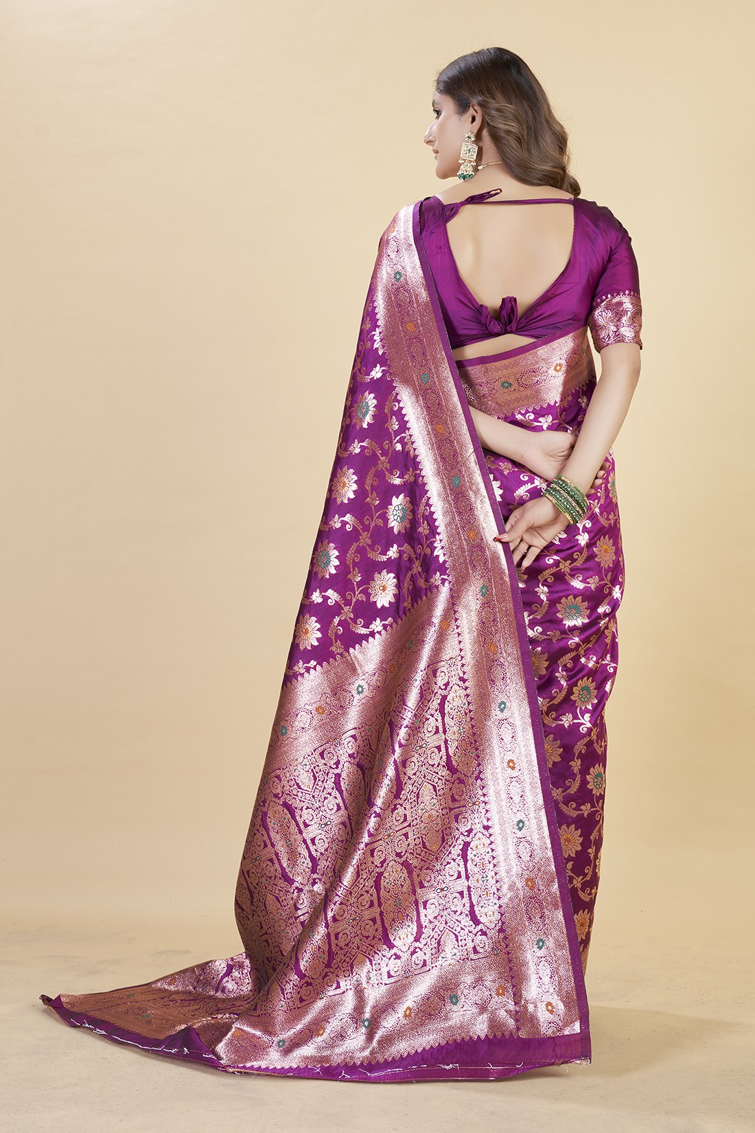 Floral Zari Weaving with Traditional Border Banarasi Silk sarees