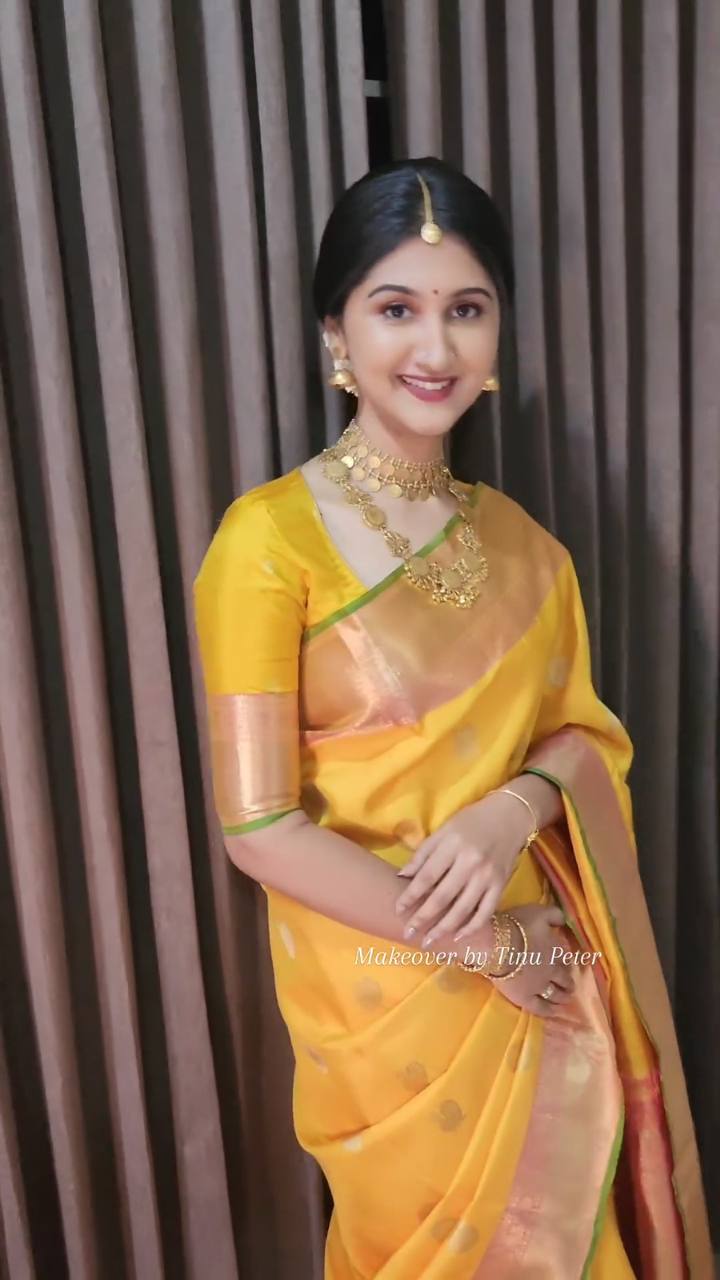 Amazing Yellow Soft Silk Saree With Surpassing Blouse Piece