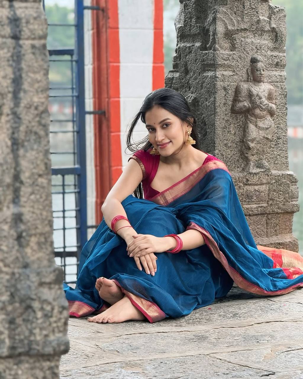 Blue Soft Silk Saree With Flattering Blouse Piece