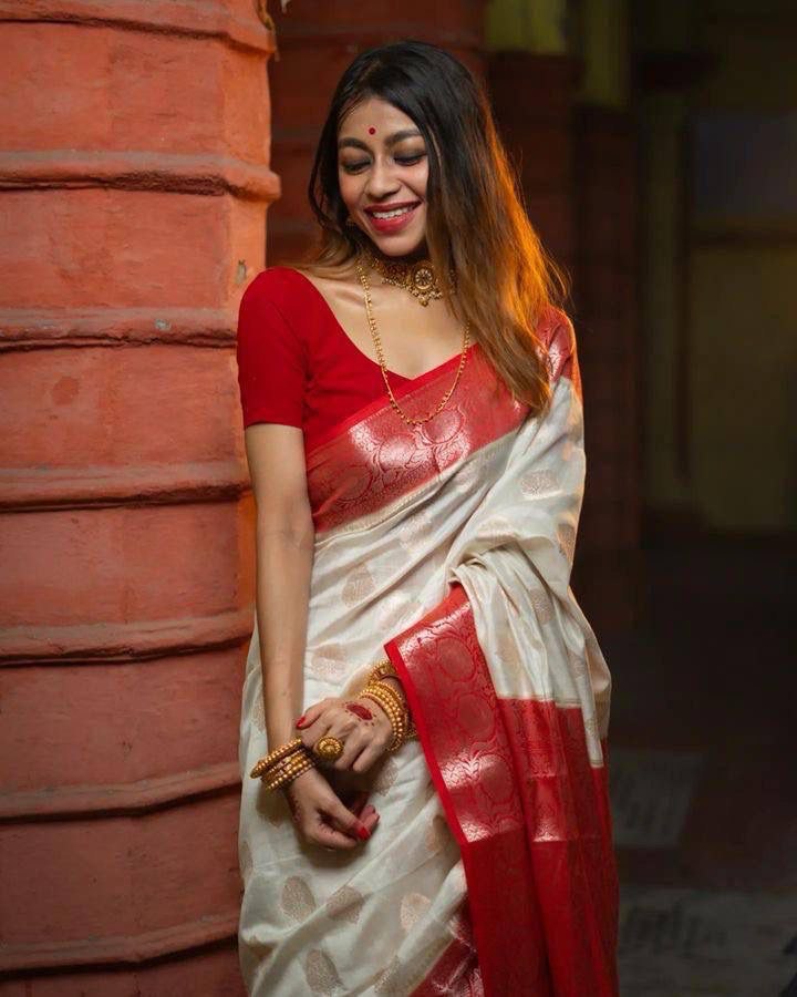 Banarasi Soft Silk Saree  with beautiful Zari work in form of traditional motifs.