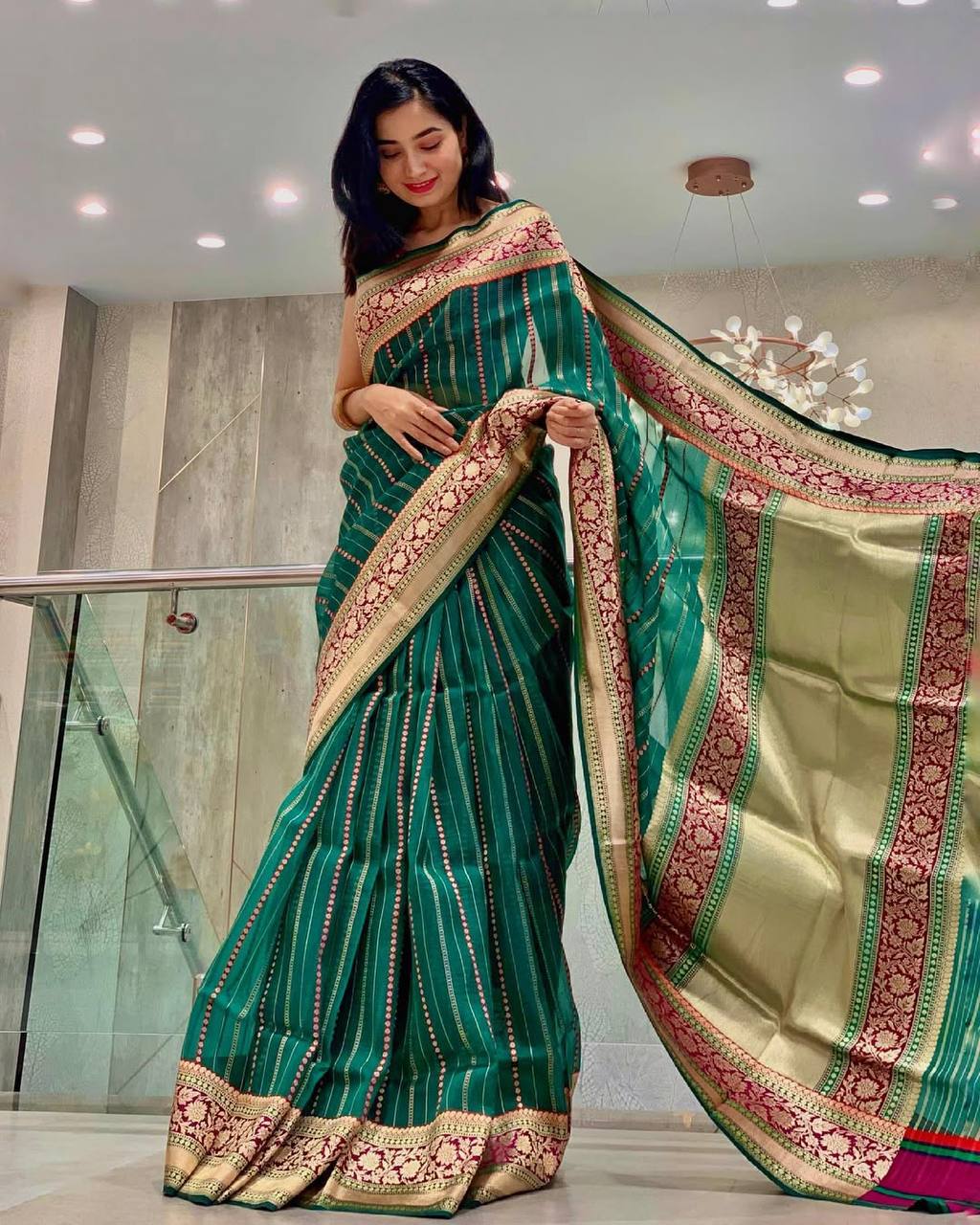 Women's Teal Lichi Silk Jacquard Saree With Blouse Piece