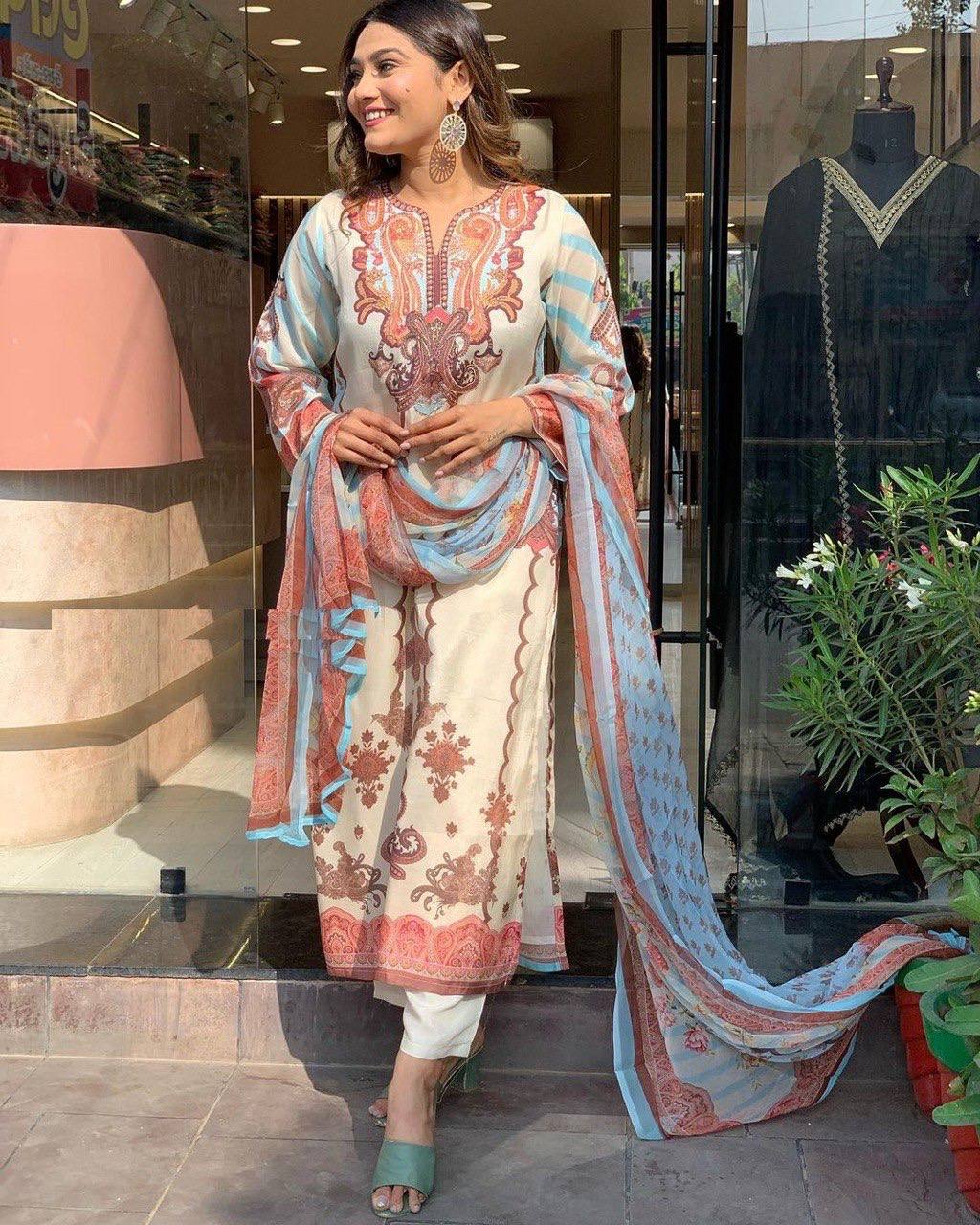Peach Kurti 3 pair Set you've described seems to be a party wear outfit made from Maslin fabric with digital prints Georgette Duptta.