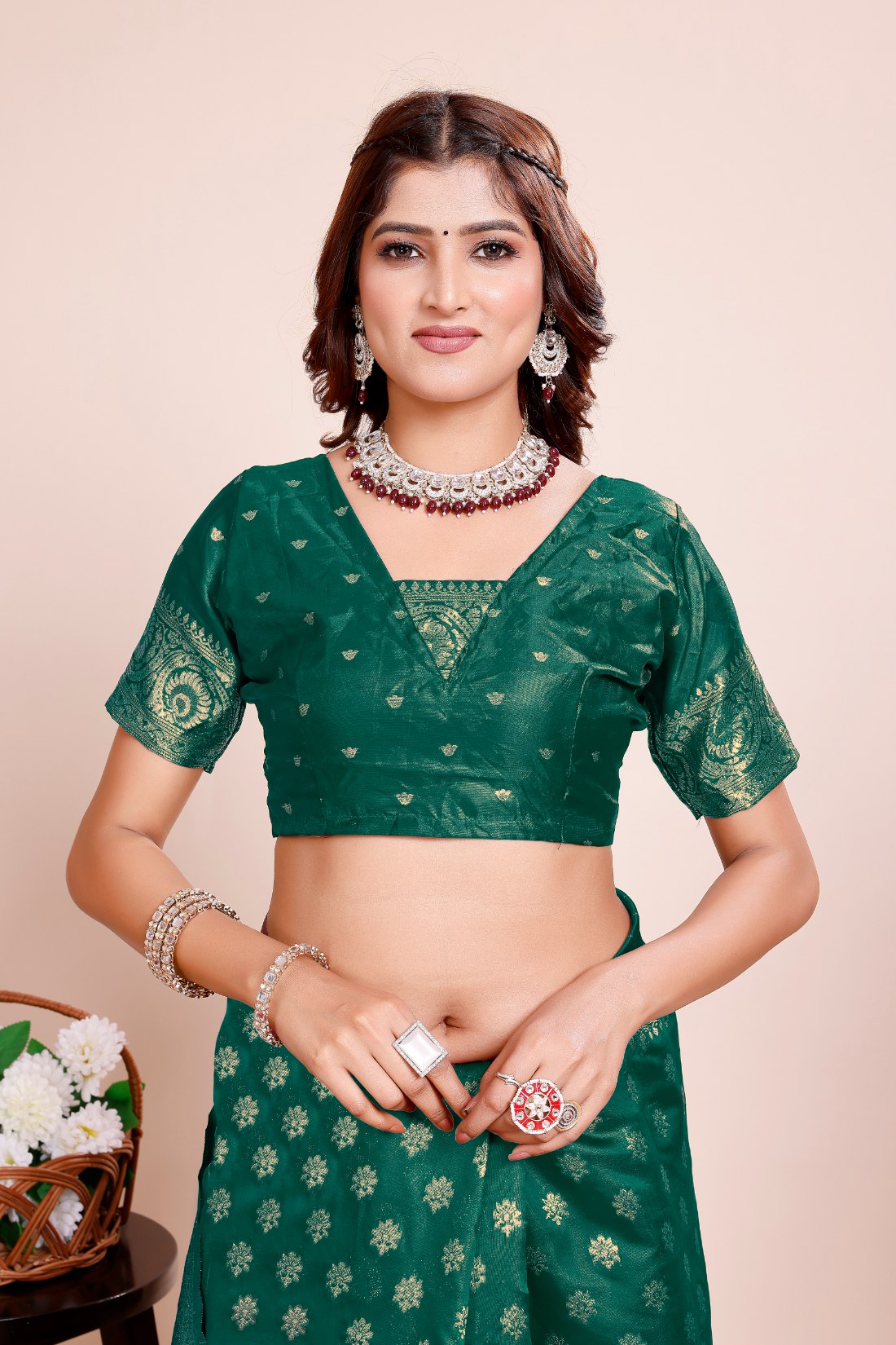 Elegant Zari Butta Weaving with Royal Pallu , Banarasi Silk Saree