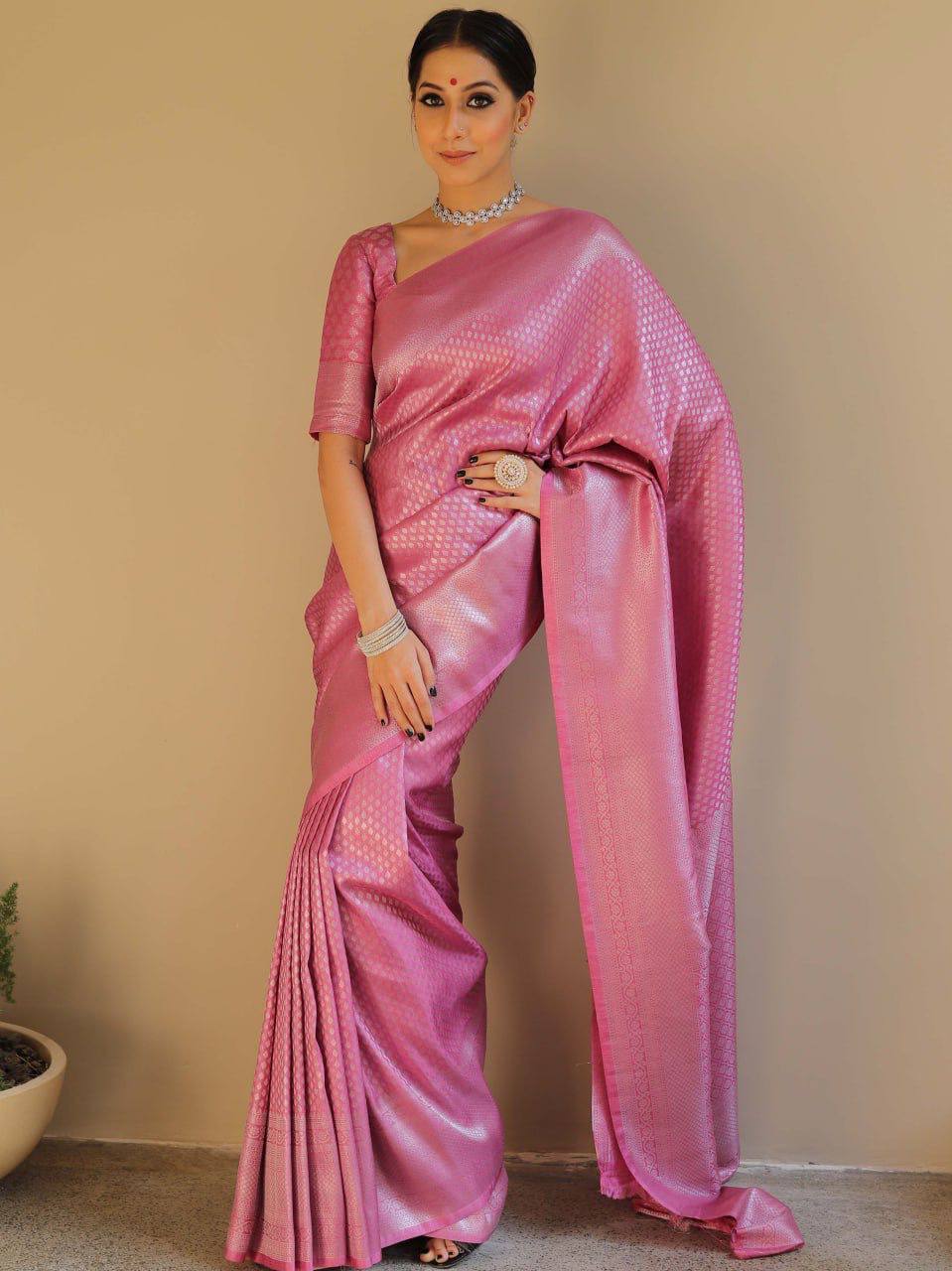 Voguish Women's Silk Printed Saree With Blouse Piece