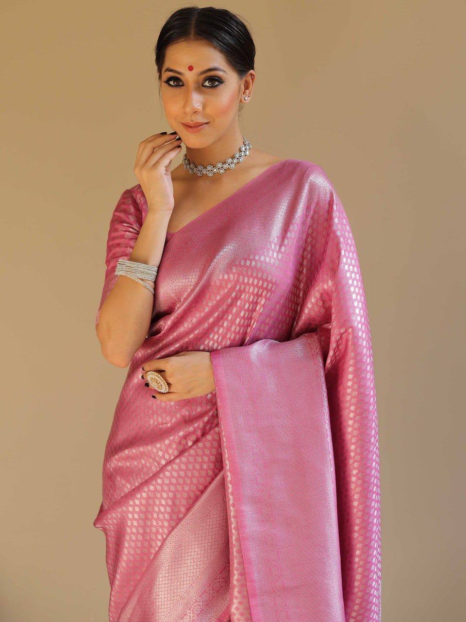 Voguish Women's Silk Printed Saree With Blouse Piece