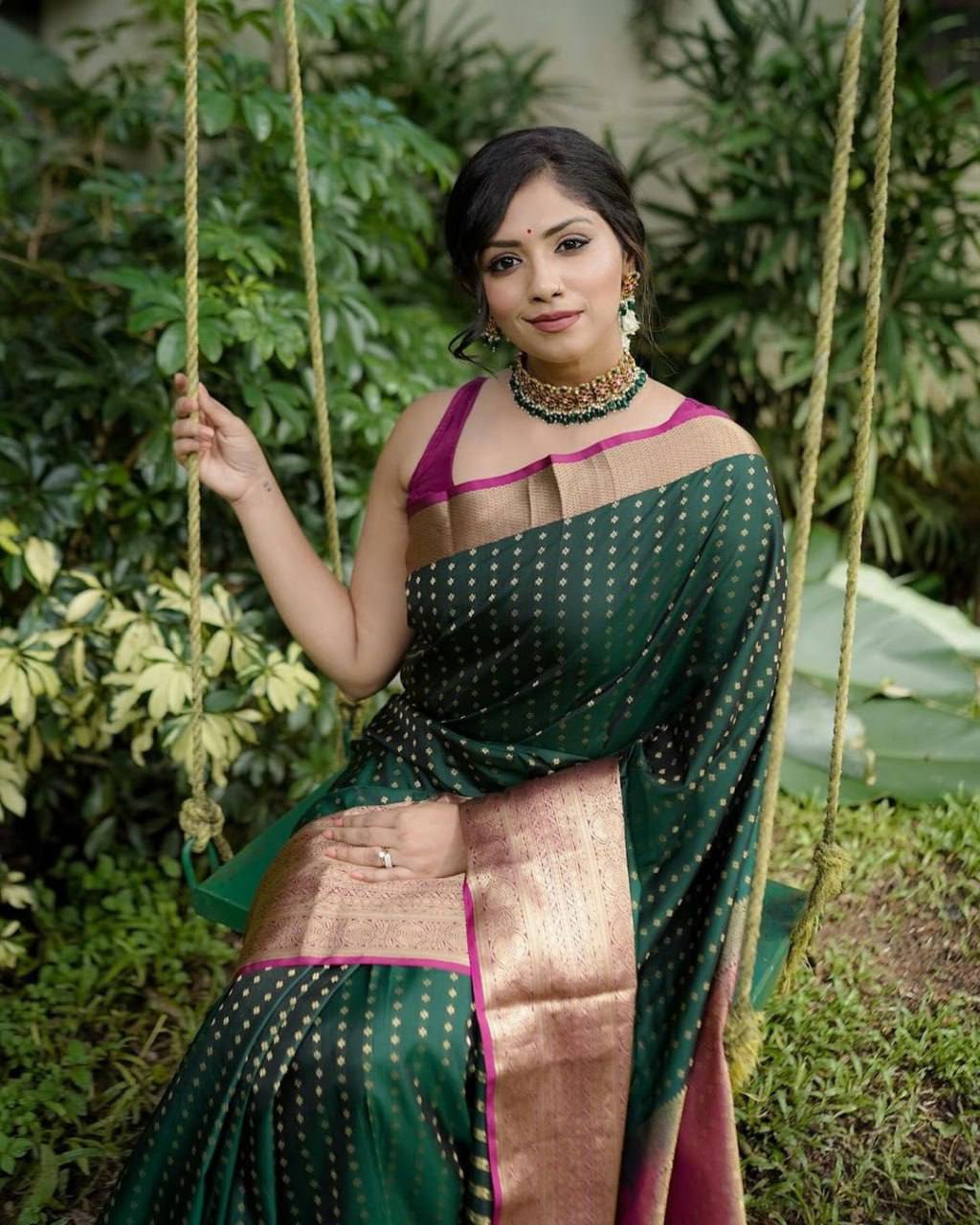 Lovely Women's Silk Printed Saree With Blouse Piece