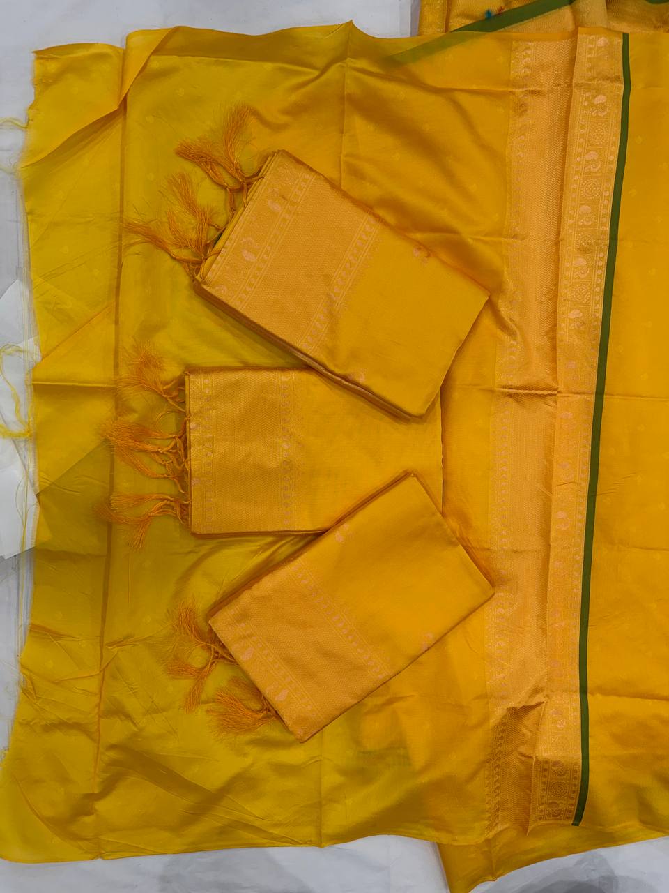 Amazing Yellow Soft Silk Saree With Surpassing Blouse Piece