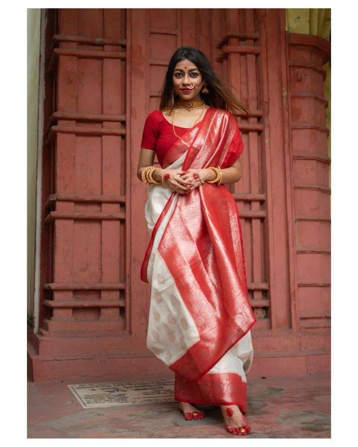 Banarasi Soft Silk Saree  with beautiful Zari work in form of traditional motifs.