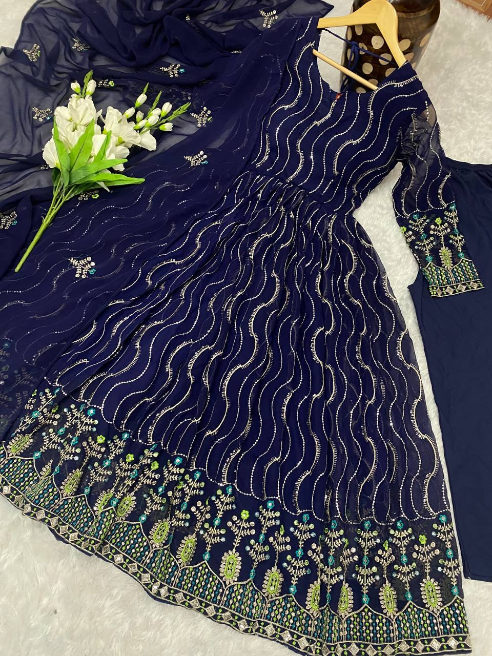 LUNCHING NEW ĐĚSIGNER PARTY WEAR LOOK NEW  COLOURS