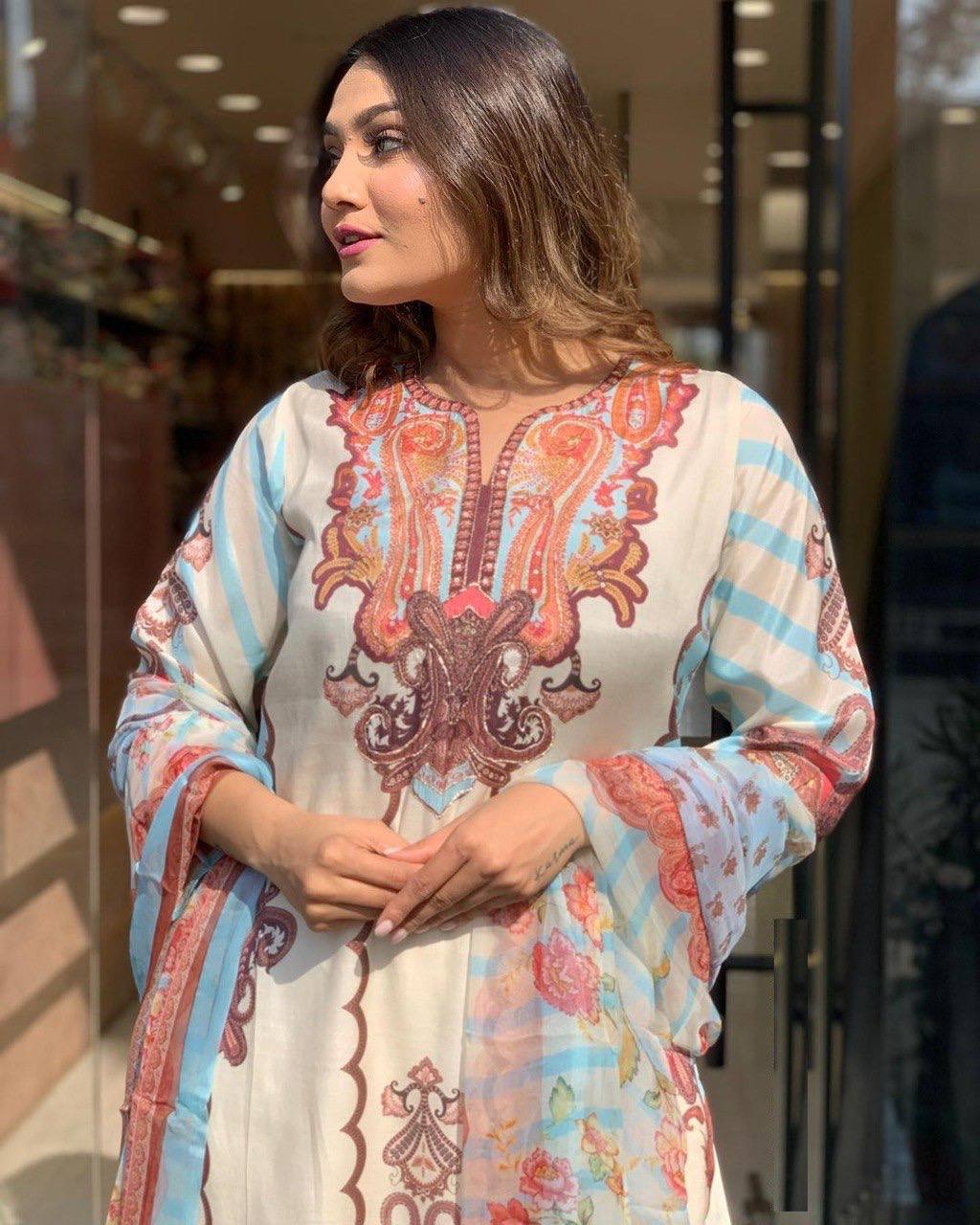 Peach Kurti 3 pair Set you've described seems to be a party wear outfit made from Maslin fabric with digital prints Georgette Duptta.