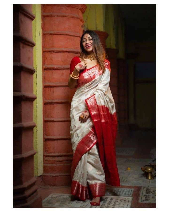 Banarasi Soft Silk Saree  with beautiful Zari work in form of traditional motifs.