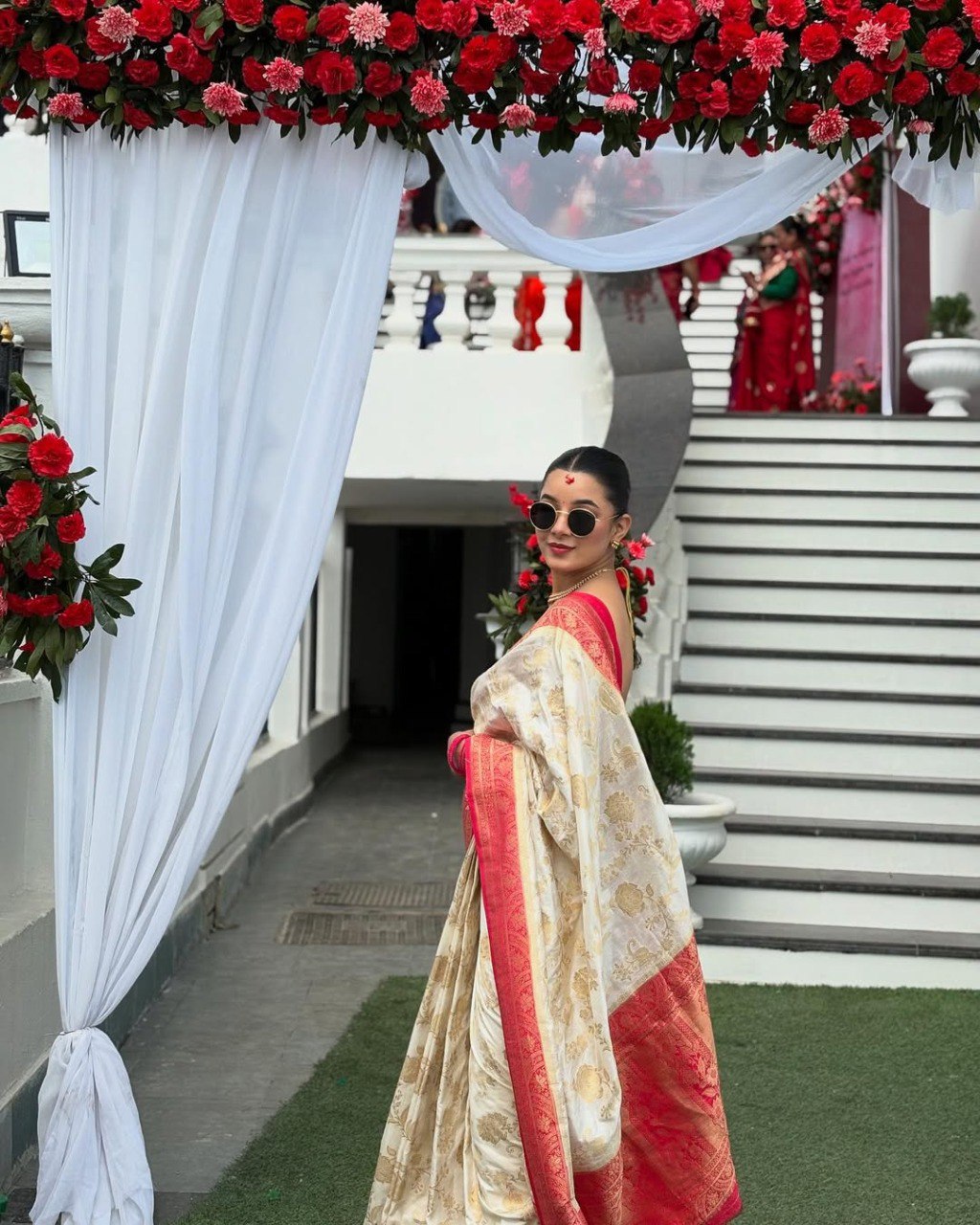This beautiful saree is elegantly decorated with gorgeous Solid Jacquard weave that gives a perfect look to the outfit.