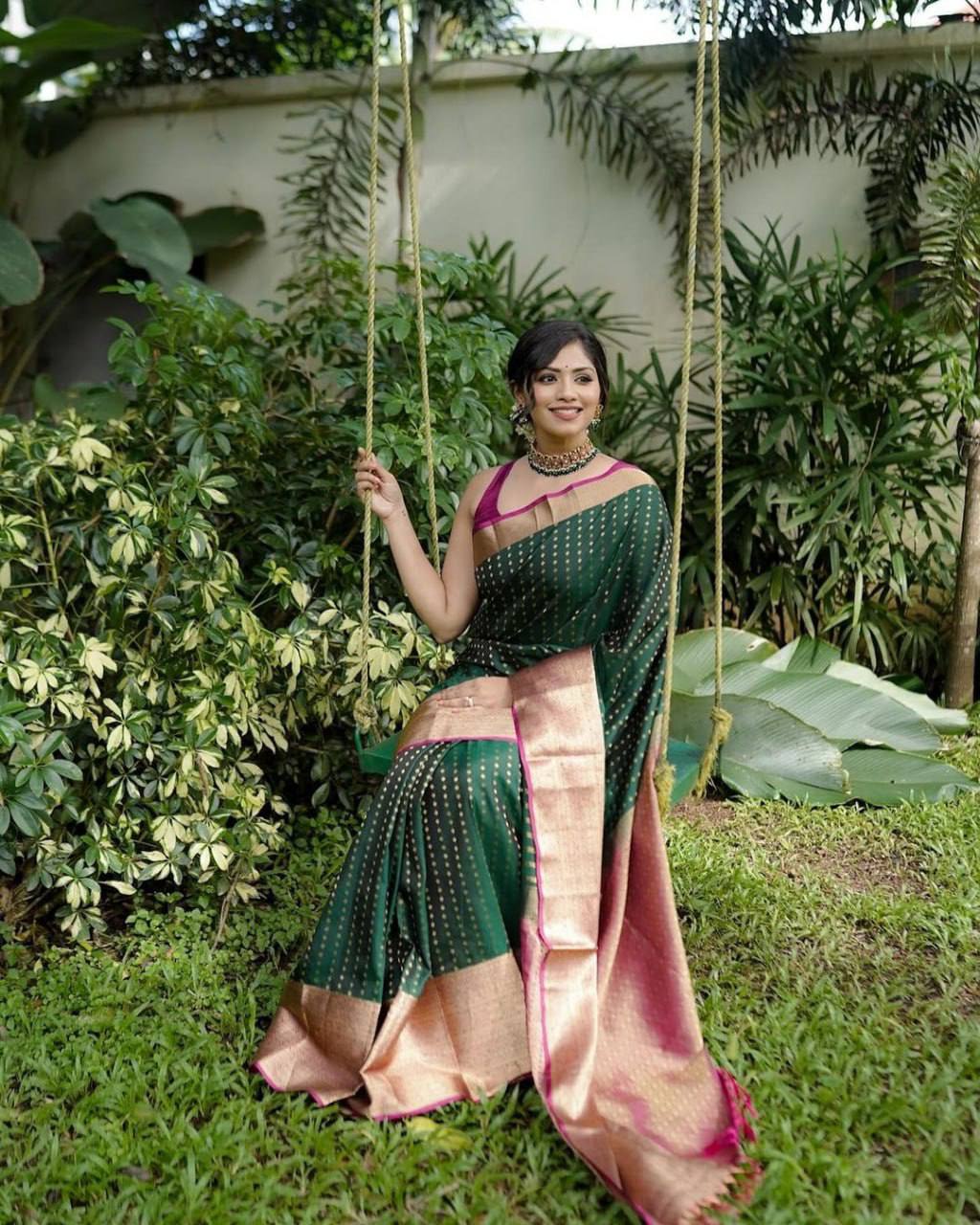 Lovely Women's Silk Printed Saree With Blouse Piece
