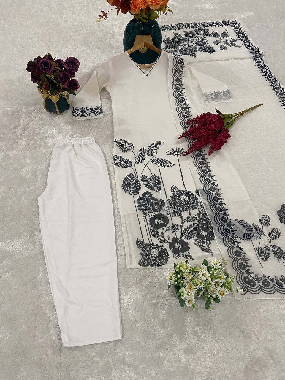 3 pair kurti Suit Set you've described seems to be a party wear outfit made from georgette  fabric with digital prints Georgette Duptta.(3-Pair)