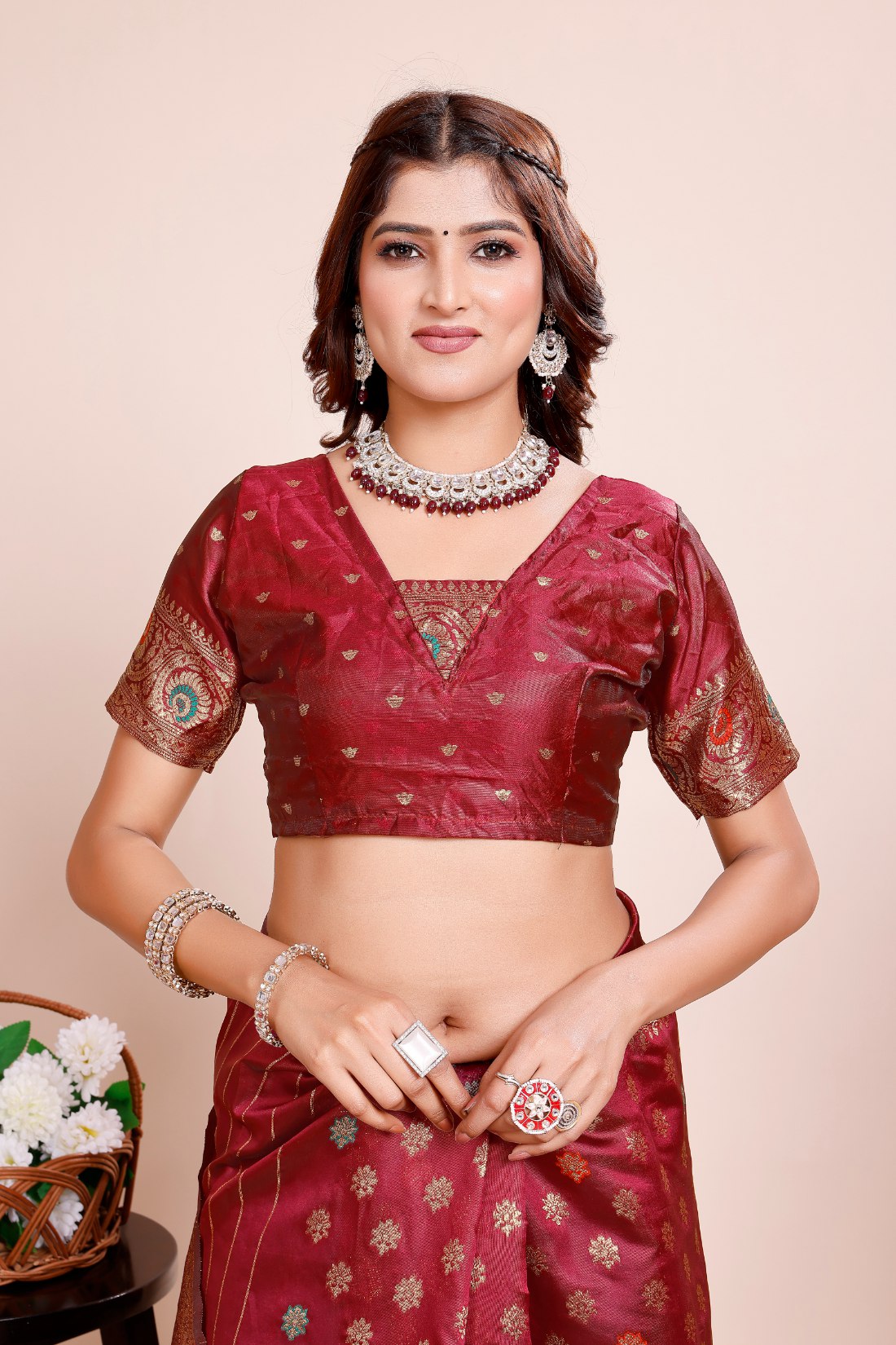 Elegant Zari Butta Weaving with Royal Pallu , Banarasi Silk Saree