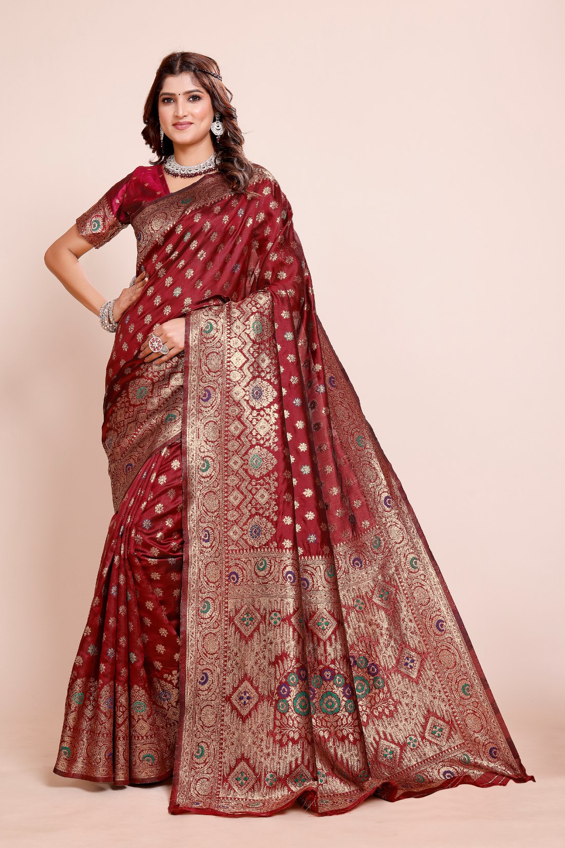 Elegant Zari Butta Weaving with Royal Pallu , Banarasi Silk Saree