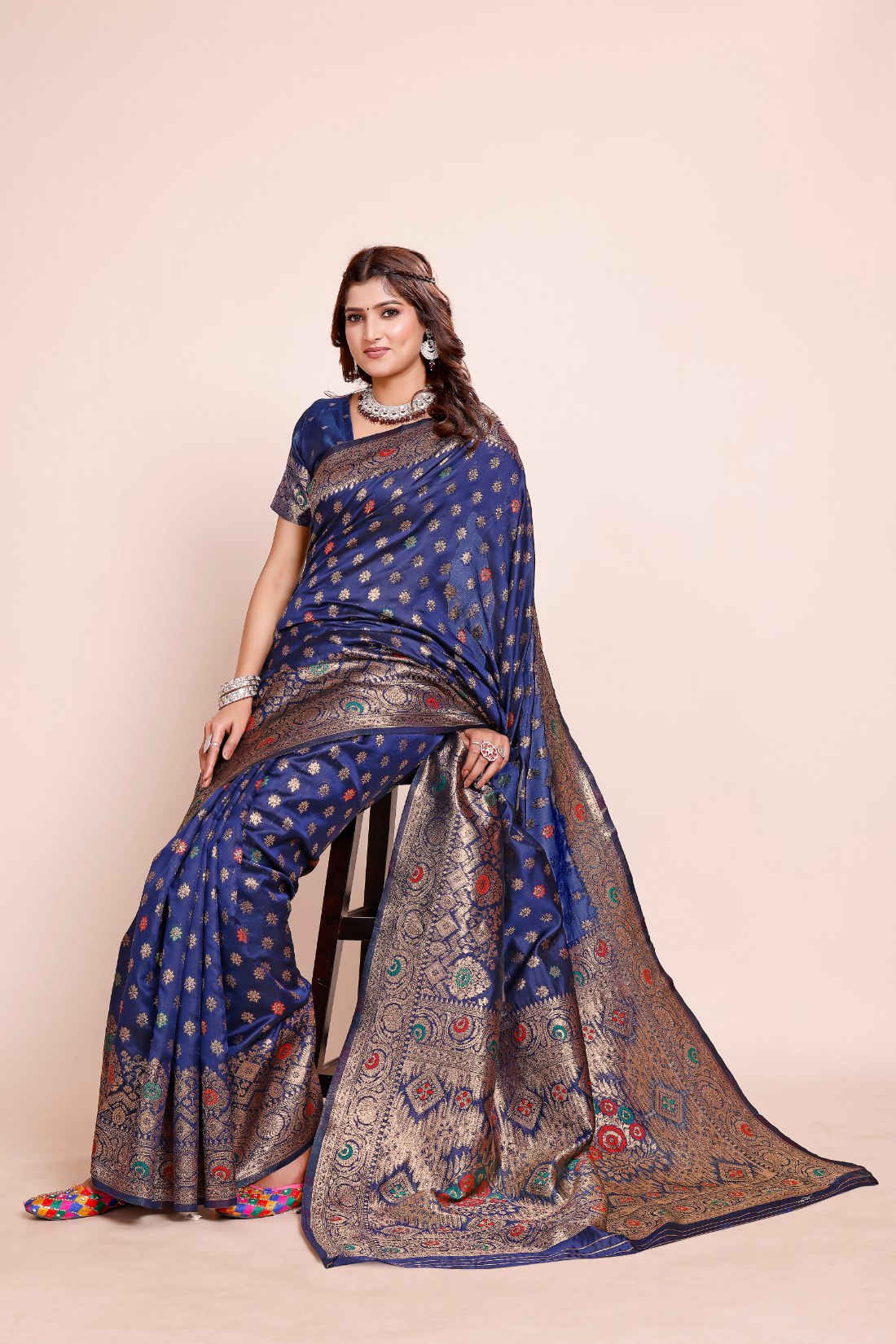 Elegant Zari Butta Weaving with Royal Pallu , Banarasi Silk Saree
