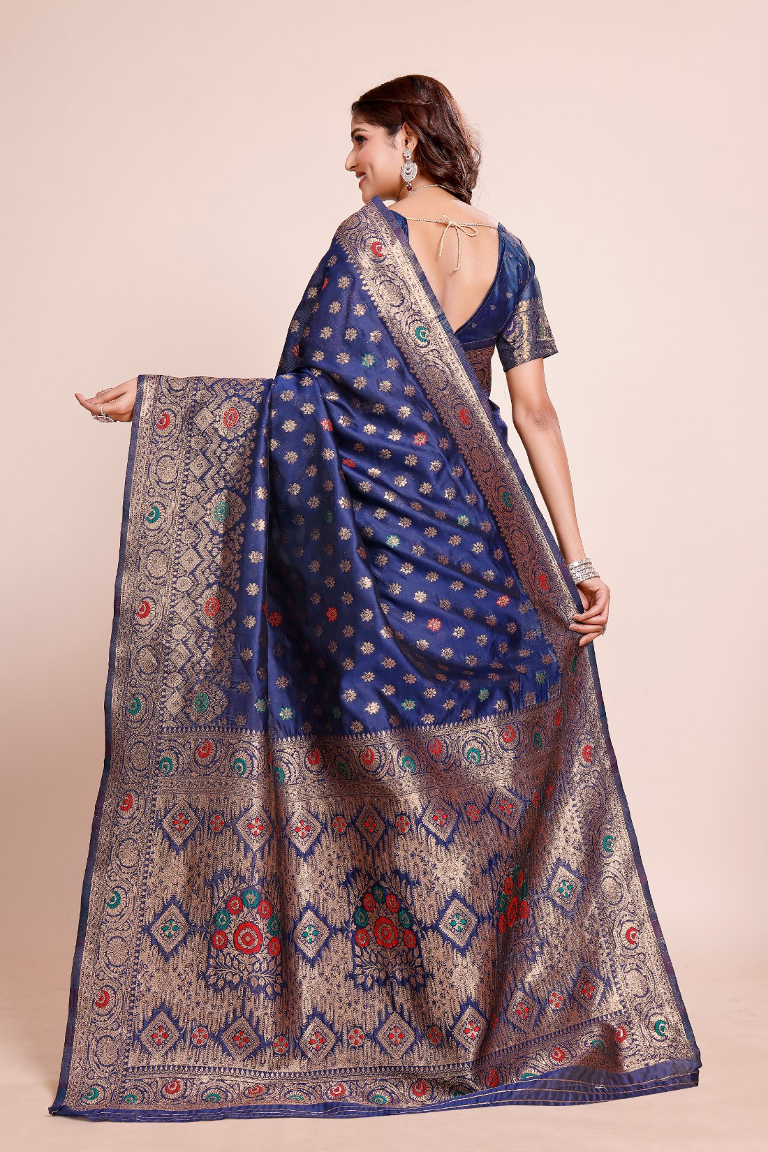 Elegant Zari Butta Weaving with Royal Pallu , Banarasi Silk Saree