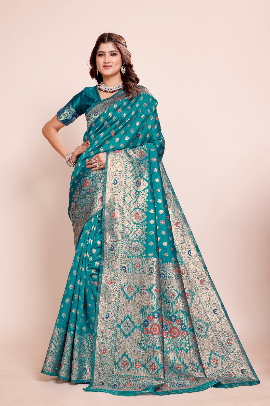 Elegant Zari Butta Weaving with Royal Pallu , Banarasi Silk Saree