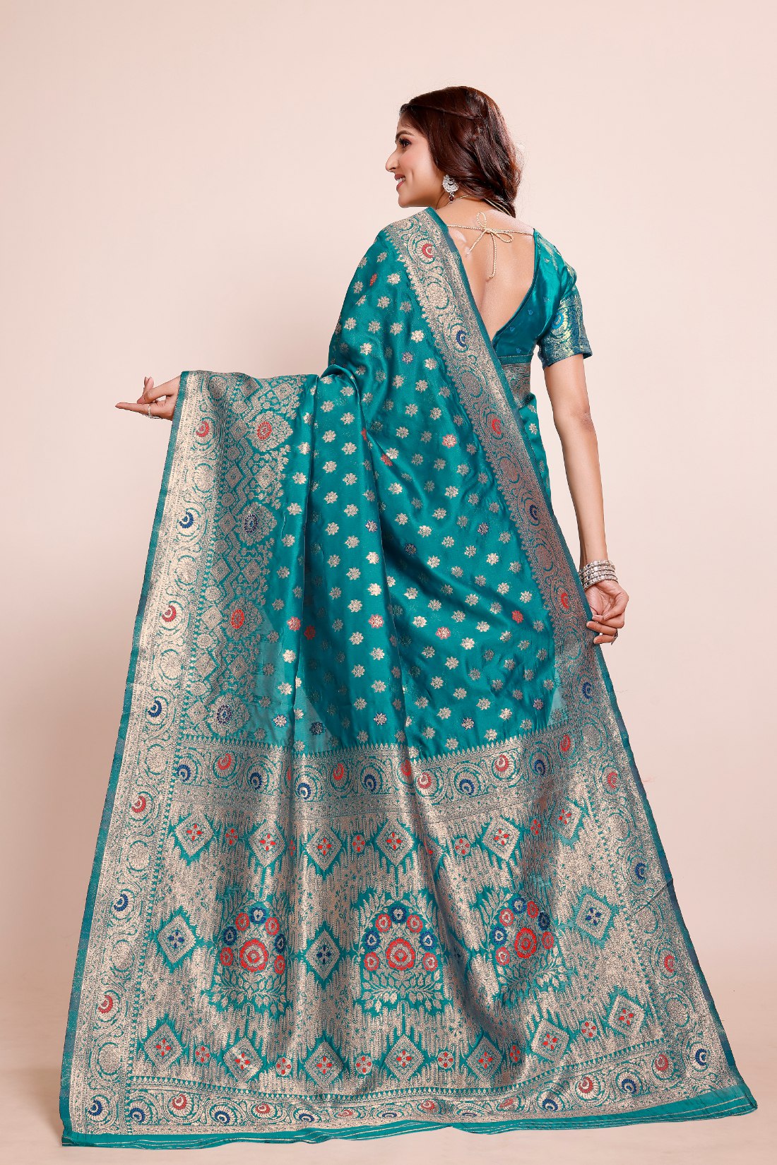 Elegant Zari Butta Weaving with Royal Pallu , Banarasi Silk Saree