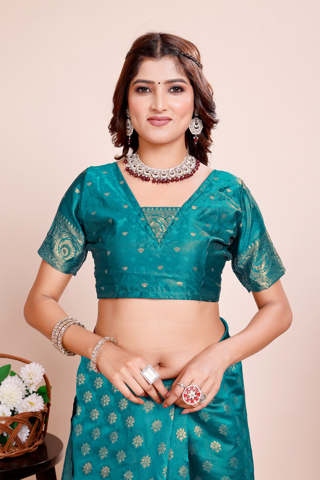 Elegant Zari Butta Weaving with Royal Pallu , Banarasi Silk Saree