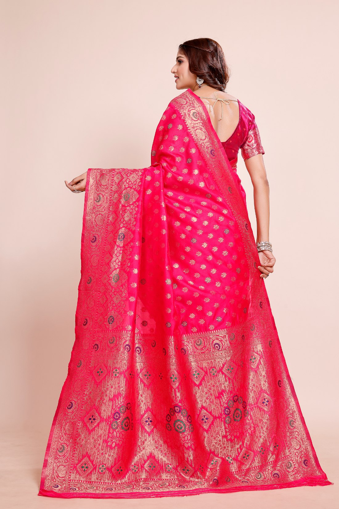 Elegant Zari Butta Weaving with Royal Pallu , Banarasi Silk Saree