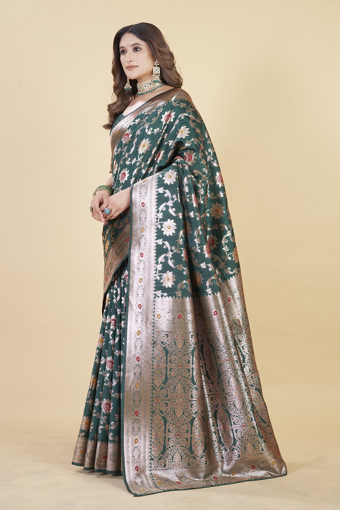 Floral Zari Weaving with Traditional Border Banarasi Silk sarees