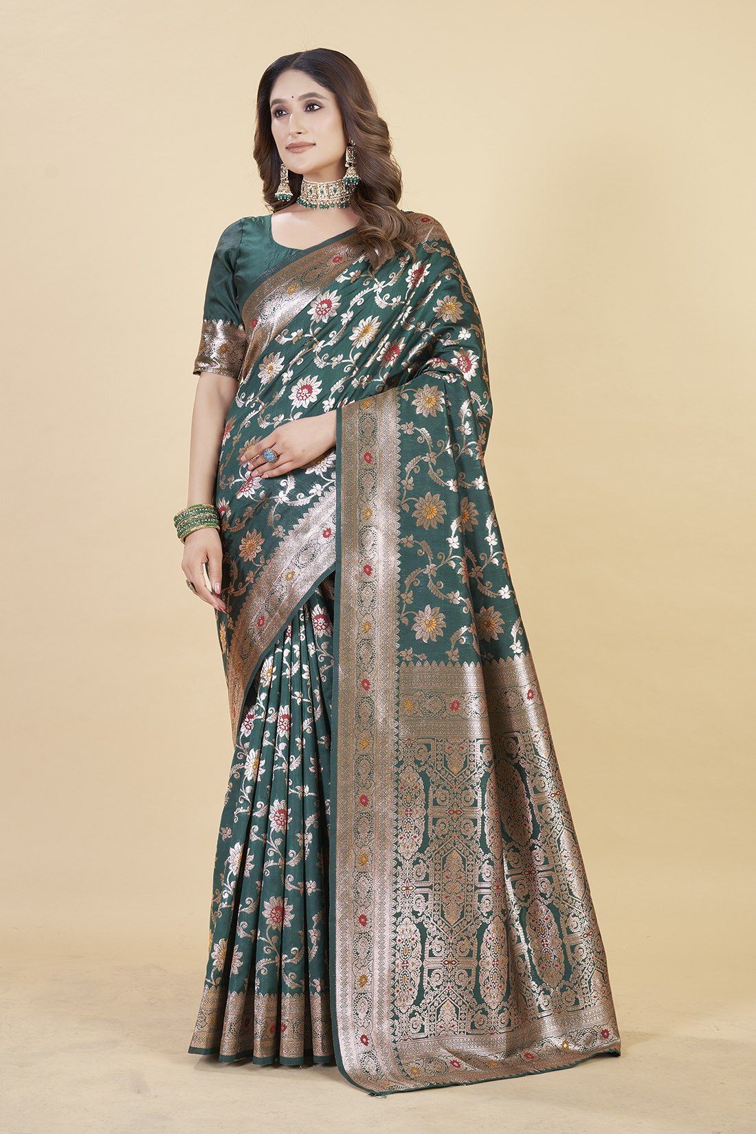 Floral Zari Weaving with Traditional Border Banarasi Silk sarees