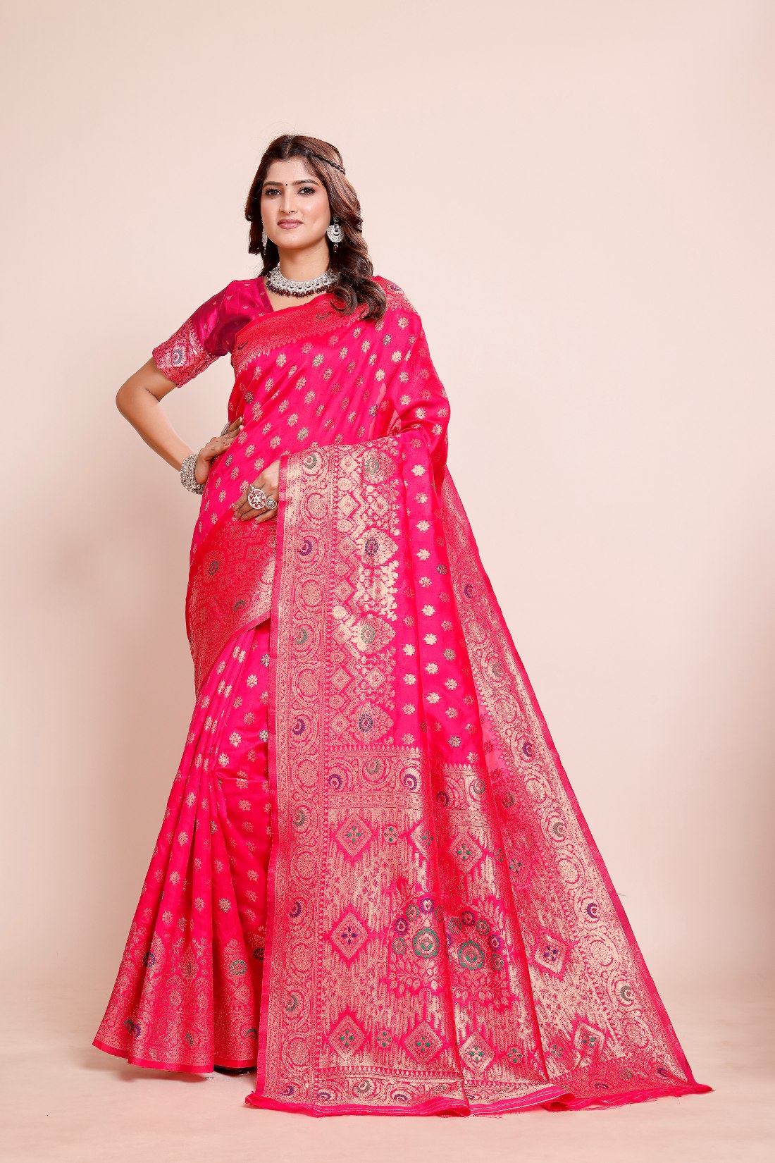 Elegant Zari Butta Weaving with Royal Pallu , Banarasi Silk Saree