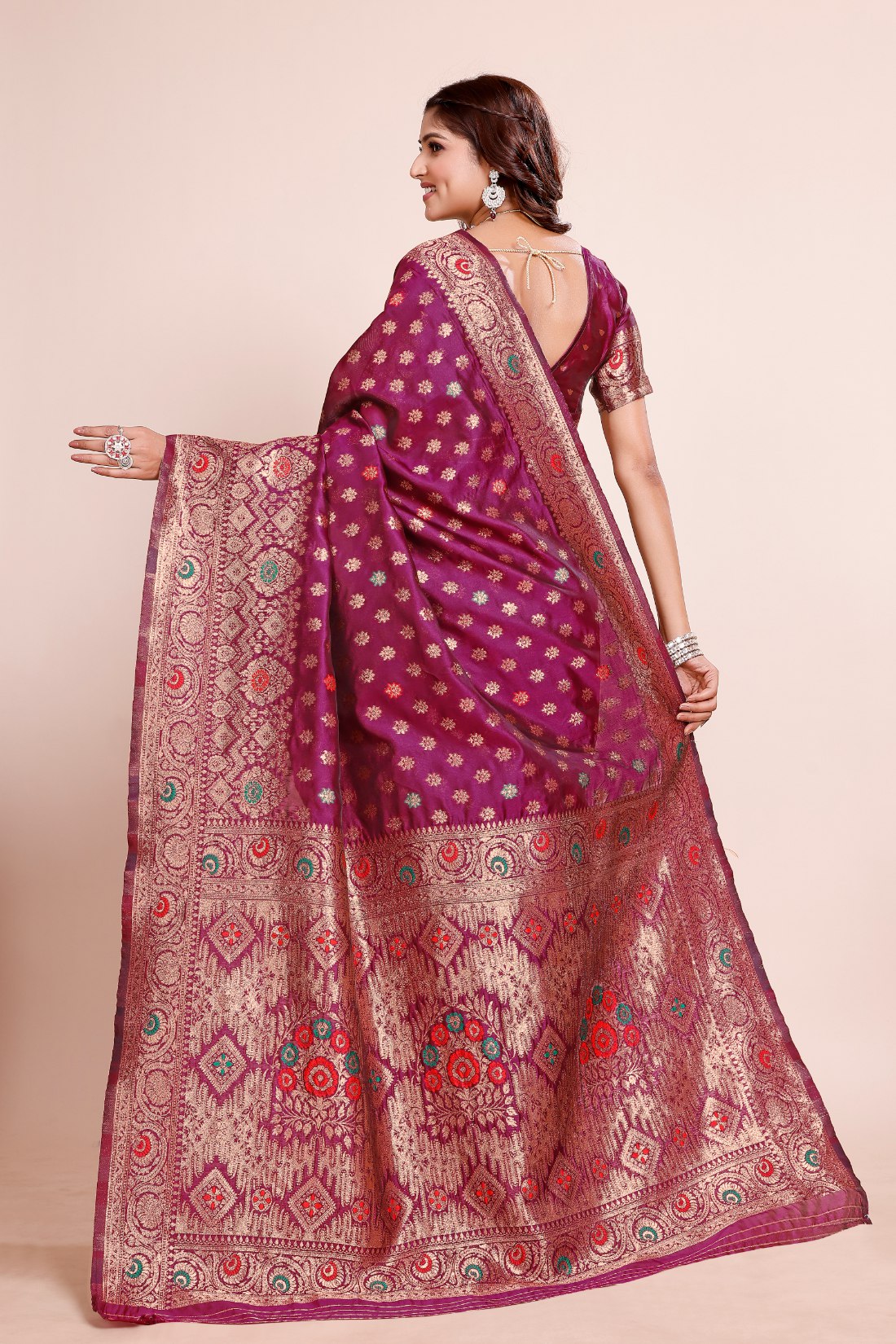 Elegant Zari Butta Weaving with Royal Pallu , Banarasi Silk Saree