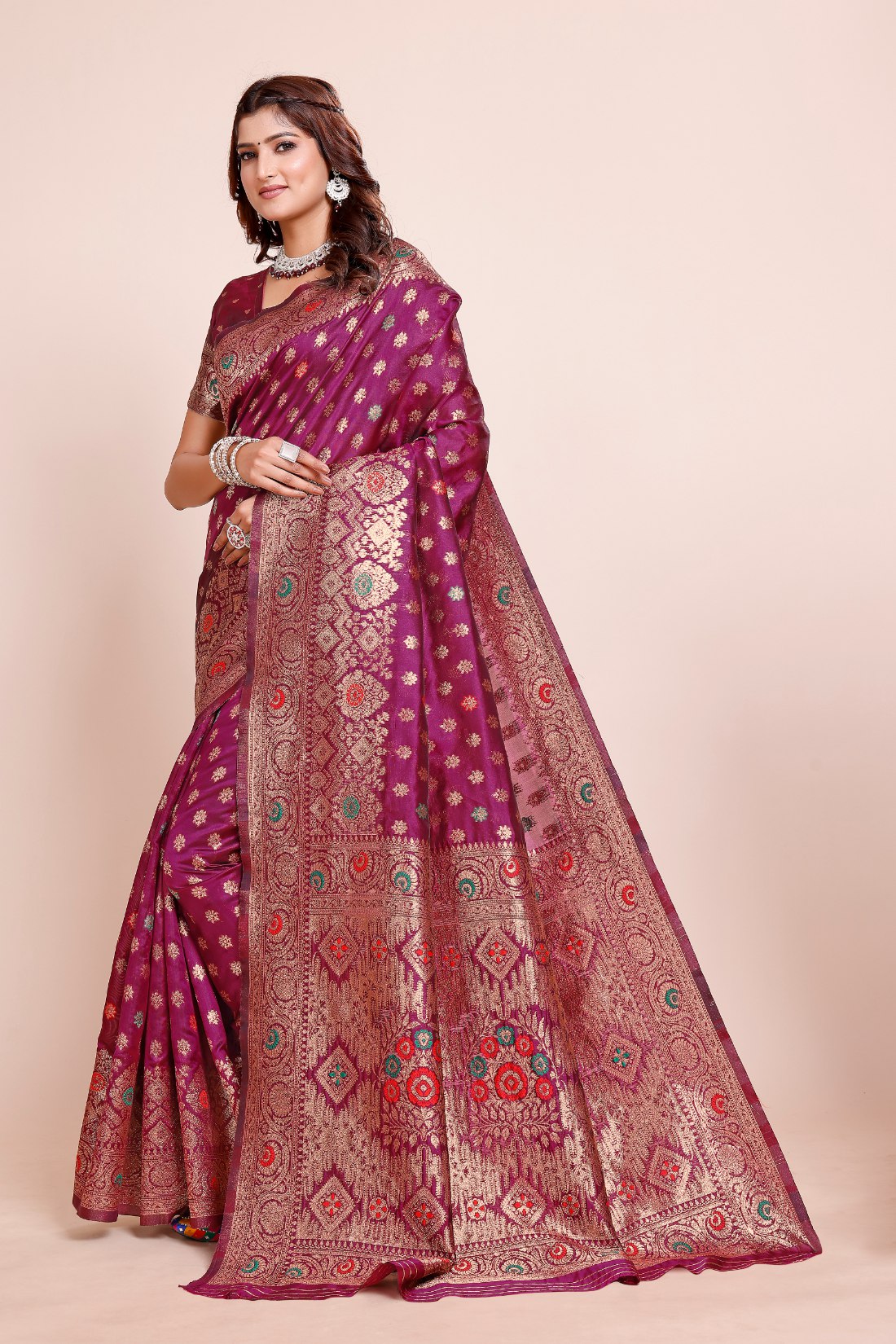 Elegant Zari Butta Weaving with Royal Pallu , Banarasi Silk Saree